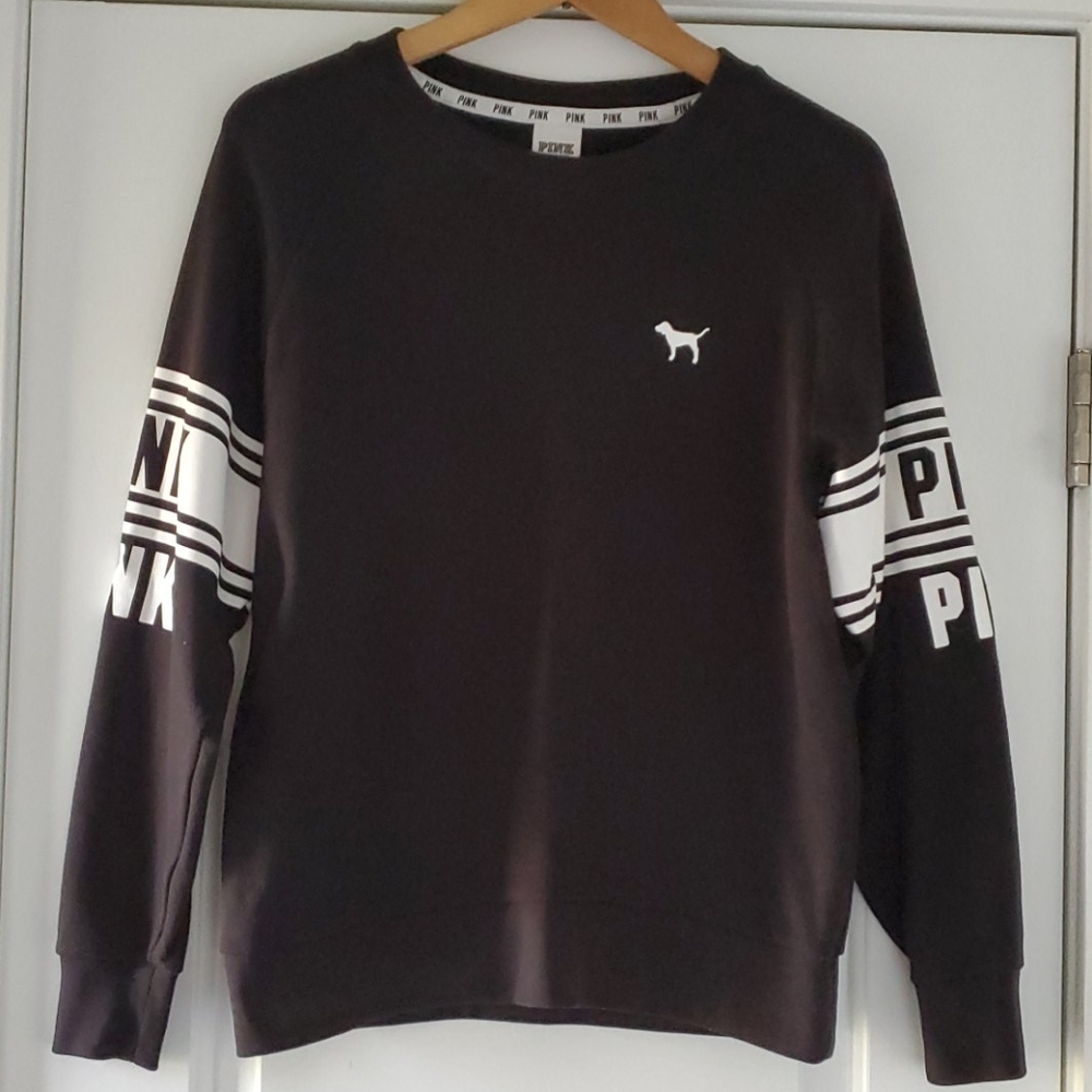 Black l/white sweat shirt!
